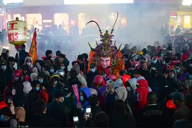 福建长乐“游神”习俗，村里青少年渐成队伍中的主力军图片