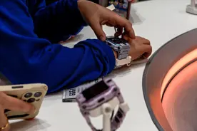 孩子电话手表被他人申请监护人？系手机号码被回收使用引发 客服：换号后应及时解绑图片