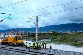 铺轨完成 年内通车！昆明到香格里拉5小时通达图片