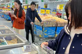 国产蓝莓线上线下销售两旺，有商家一天卖出16000盒图片