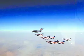 首次！运油-20空中加油伴随保障，解放军战机“一站直飞”沙特图片