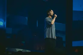 陈奕迅病愈重启澳门演唱会，首唱新歌《社交恐惧癌》图片