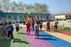 变废为宝，东昌府区拐里王幼儿园自制创意高跷图片