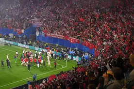 时隔16年再进八强！土耳其球迷为何能将德国欧洲杯变成主场？图片