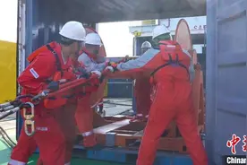 全场景实战 渤海油田开展大型井控综合应急演练图片