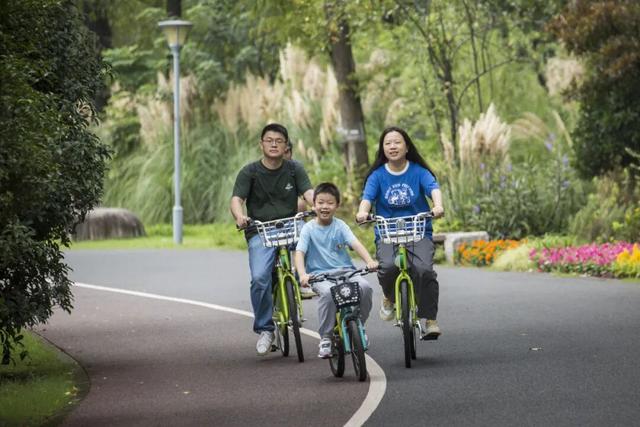 一路都是好风景！快来长宁这条绿道骑行、赏景吧～