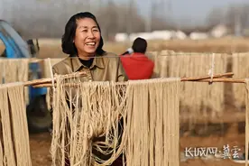 河北迁西：红薯粉条加工忙图片