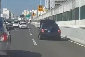 引擎盖故障敞开还能淡定开车？海口一司机被记3分罚款50元图片