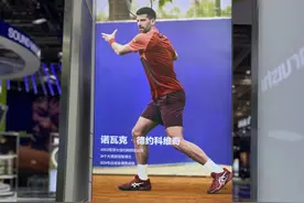 保时捷老爷车、巴黎奥运战靴……来看进博会亮点展品图片