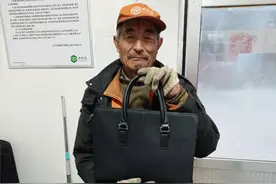 保洁员拾金不昧，失物完璧归赵赢赞誉图片