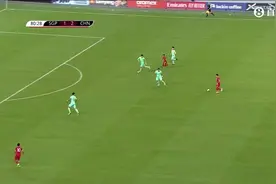 国足2-2遭新加坡扳平！后防混乱，张琳芃致命踢空，对手爆射扳平!图片