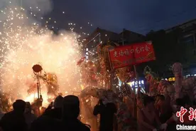 （新春走基层）贵州思南：土家族“炸龙”闹元宵 祈福盼兴旺图片