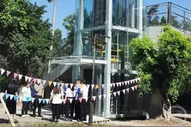 九龙西苑公租房人行天桥投用图片