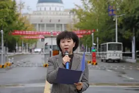 成都锦城学院举行“广进门”“严出门”挂匾仪式图片