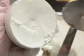 “吃一口噎得脖子伸出二里地”！这种酸奶最近爆火，2类人食用要注意！图片