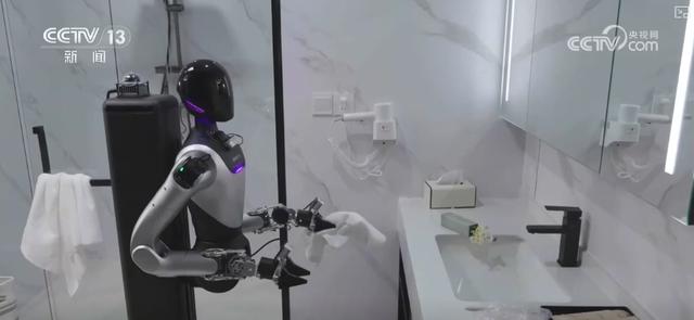 撸猫、喂养、夹豆腐，不在话下！人形机器人应用场景遍地开花 催生消费新业态