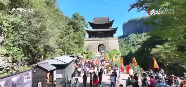 秋假游带热多地景区 “专属优惠+特色活动”释放文旅消费活力