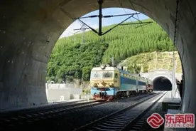 鹰厦线华安城区段外移工程正式开通图片