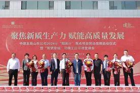 山东济南：劳模宣讲走进一线工地图片