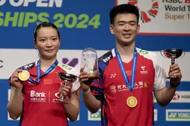 （体育）羽毛球——全英公开赛：郑思维/黄雅琼夺得混双冠军图片