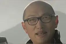 原来是他耽误我看动画片！55岁大叔靠“回忆杀”爆火，他的广告你肯定看过图片