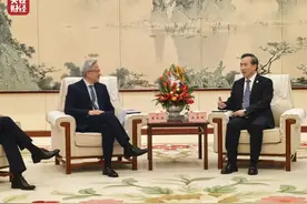 黄仁勋来华：关税战挡不住企业家“用脚投票” | 新京报社论图片