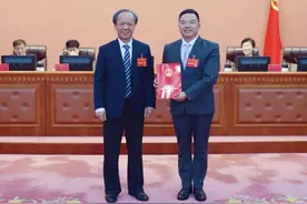 中山市十六届人大常委会第二十二次会议召开，决定任命陈晖东为中……图片