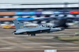 中国航展 | 教-10进行首次场地适应性训练图片