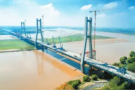 兰原高速公路黄河特大桥主桥合龙图片