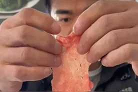 又一网红翻车？抖音百万健身网红带货原切牛肉卷疑合成肉图片