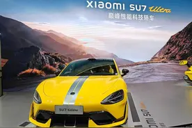 小米SU7 Ultra原型车亮相广州车展，雷军回应工厂睡觉摆拍、“小米驾校”图片