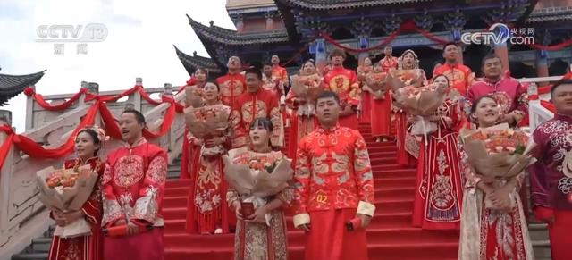 七夕仪式感满满！各地迎来结婚登记小高峰 特色登记点成为浪漫打卡地