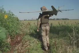 俄罗斯深夜突发：4个军用机场被袭击！俄外交部：“和谈将长期暂停”图片