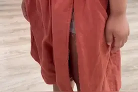 菏泽一幼儿裤子破大洞，老师补好后大家都很满意，家长看后也乐了图片