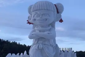 黑龙江65岁大爷“二创” 将6米大雪人爆改成哪吒图片