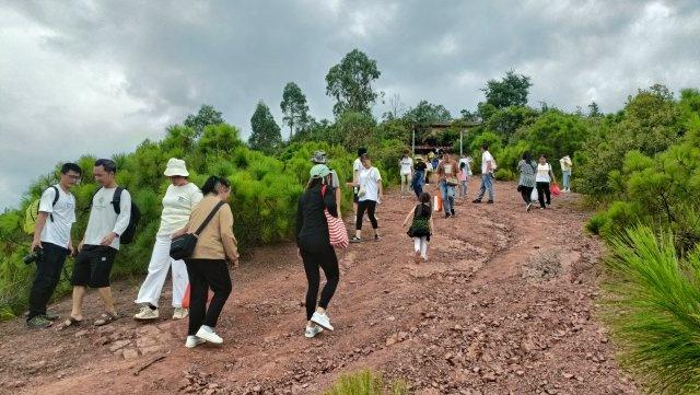 七夕登高祈福，玉溪江川七星山延续百年浪漫传统