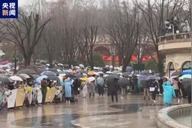 旅韩大熊猫回国啦！韩国民众雨中泪别“福宝”图片