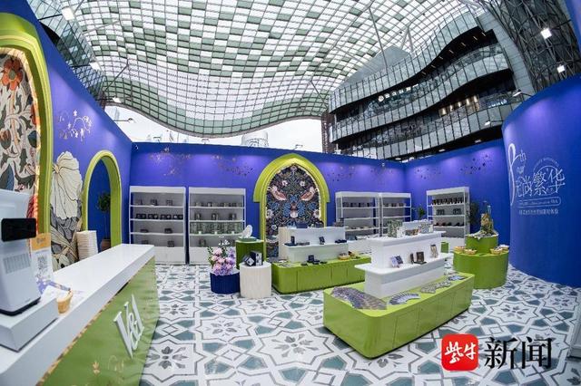 共绽「无尚繁华」 英国V&A博物馆威廉·莫里斯自然花园全国购物中心限时体验首落苏州