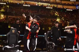 时隔4年再夺冠，坚持不懈才是电竞赛场最珍贵的内核图片