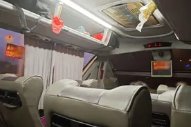 记者体验上海跨省长途“红眼客车”：黎明前一路兜客，肆意超速闯红灯图片