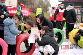 在“环保小达人”的努力下，武汉光谷湾郡社区的“轮胎花园”诞生啦图片