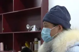 女生把旧羽绒服改羽绒被省下千元：整个操作过程需要三四个小时时间图片