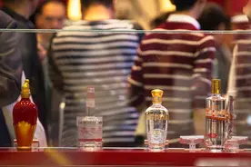 将进酒周报 | 多家酒企半年度业绩持续增长；五粮液控股股东承诺1年不减持；华润啤酒委任赵春武为总裁图片