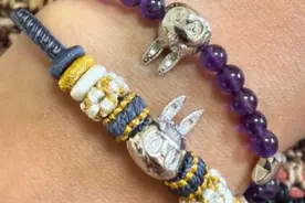 火爆！泡泡玛特开始卖珠宝，最贵单品近2万元！LABUBU手链遭疯抢图片