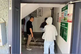 我为群众办实事丨汉沽街道红霞里社区：修复破损台阶，守护群众安全图片