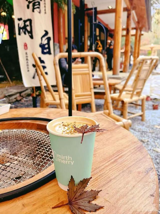 太美了！北京这里的“漫山红叶”推窗即揽！