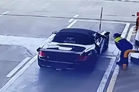 百万逃单保时捷被指“假豪车”！二手市场标价仅8-12万元 ，分析师：老款豪华车更多是“面子消费”图片