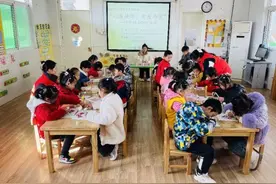 蚌山区：开展“以废换绿，变废为宝”巧手纽扣DIY活动图片