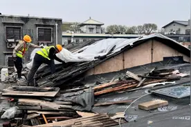 北京发生火灾的网红面馆“方砖厂69号”二层违建被拆 屋顶保温板大部分已烧化图片