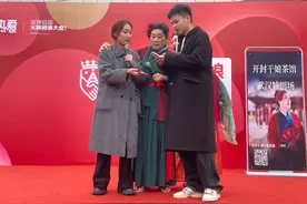 “开封王婆”亮相武汉：称没有流量焦虑，听到结婚消息比中500万都开心图片